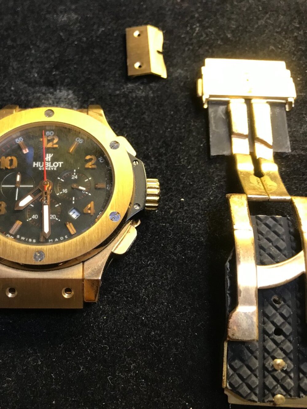 Men wristwatch for part or repair. Quartz.